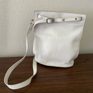🐥 White Leather Belted Crossbody Convertible Shoulder Bucket Bag | B4